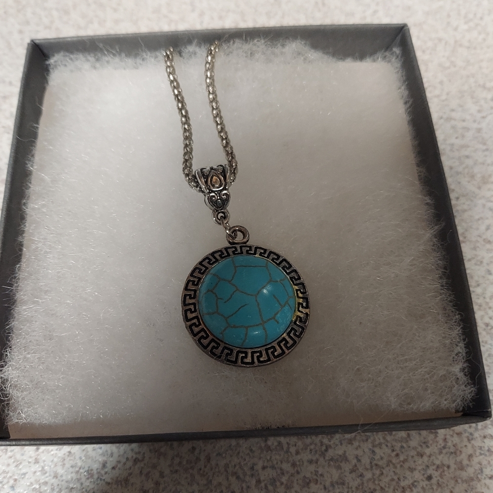 Necklace - Picture 2 of 3